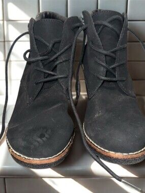 Whitemt. Women’s Wedge Shoes Sz 6M